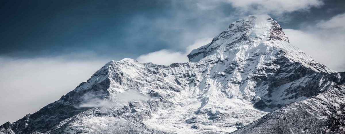 Montagne Neiges parmi les les trois lieux d'intérêt au Népal